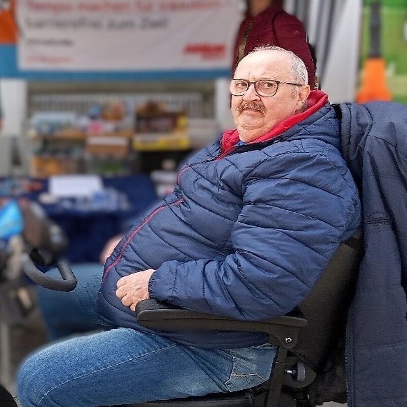 Karl Josef Günther in seinem E-Scooter